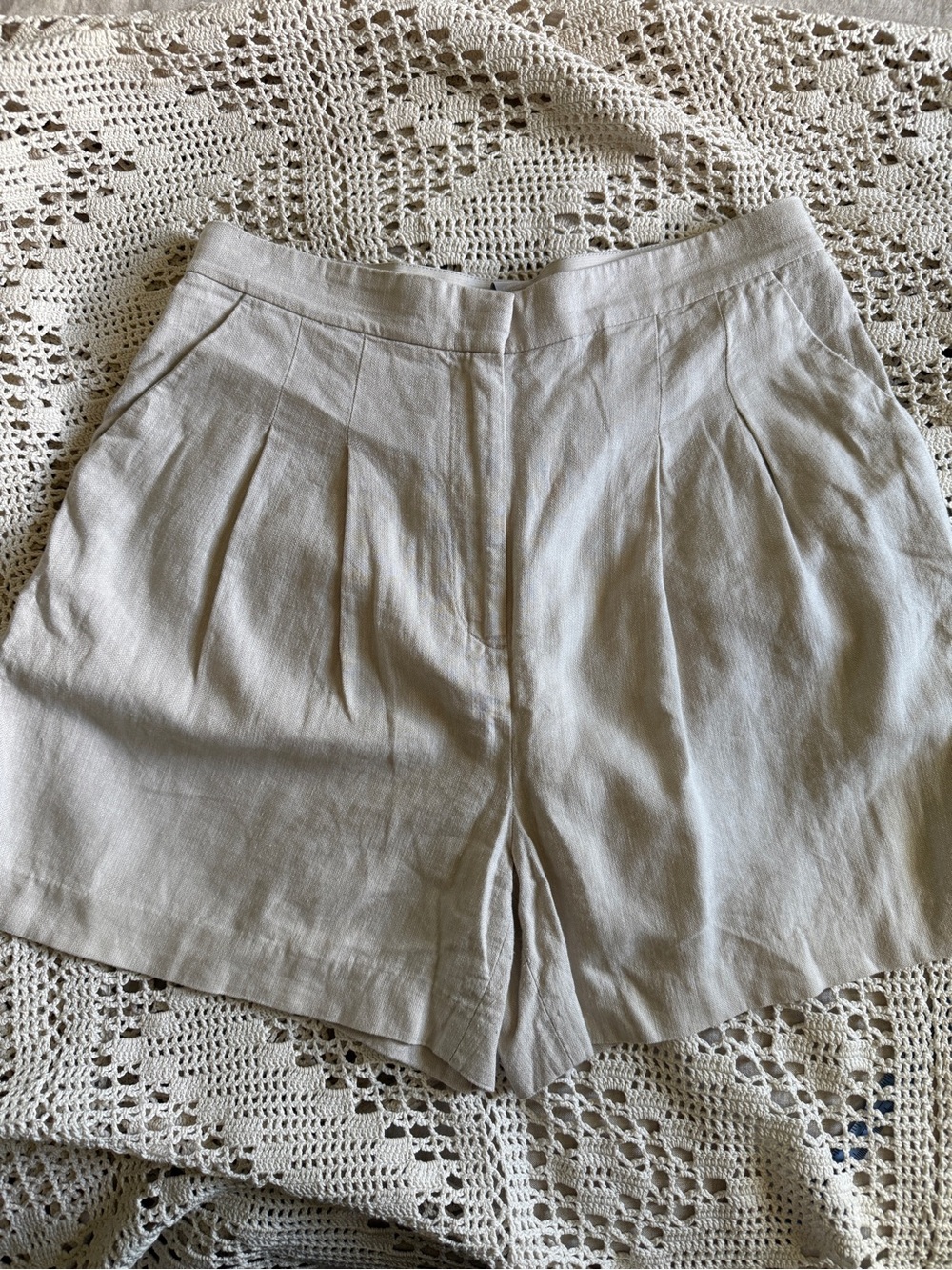 Linen Blend High-Waist Pleated Cream Women's Shorts